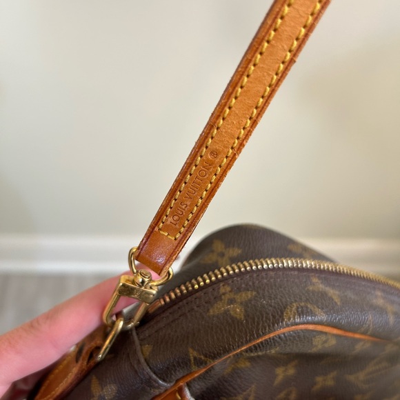 Louis Vuitton Brown Monogram Men's Bag - Picture 5 of 10